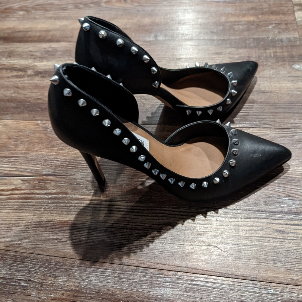 Steve Madden Karine spikes pumps